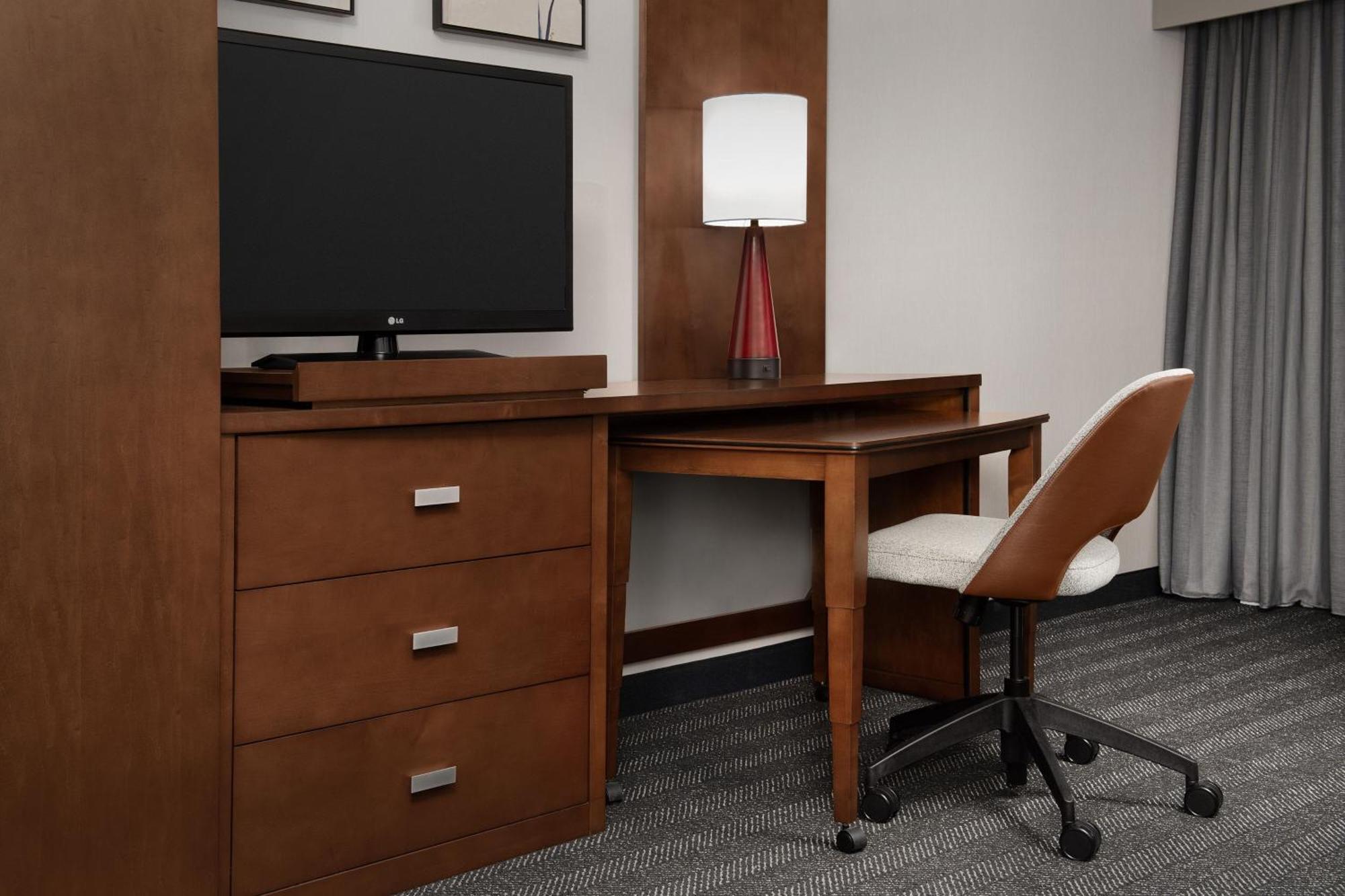 Отель Courtyard By Marriott Syracuse Downtown At Armory Square Экстерьер фото