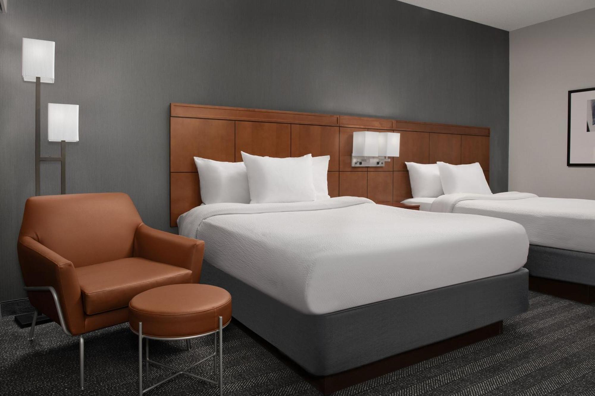 Отель Courtyard By Marriott Syracuse Downtown At Armory Square Экстерьер фото
