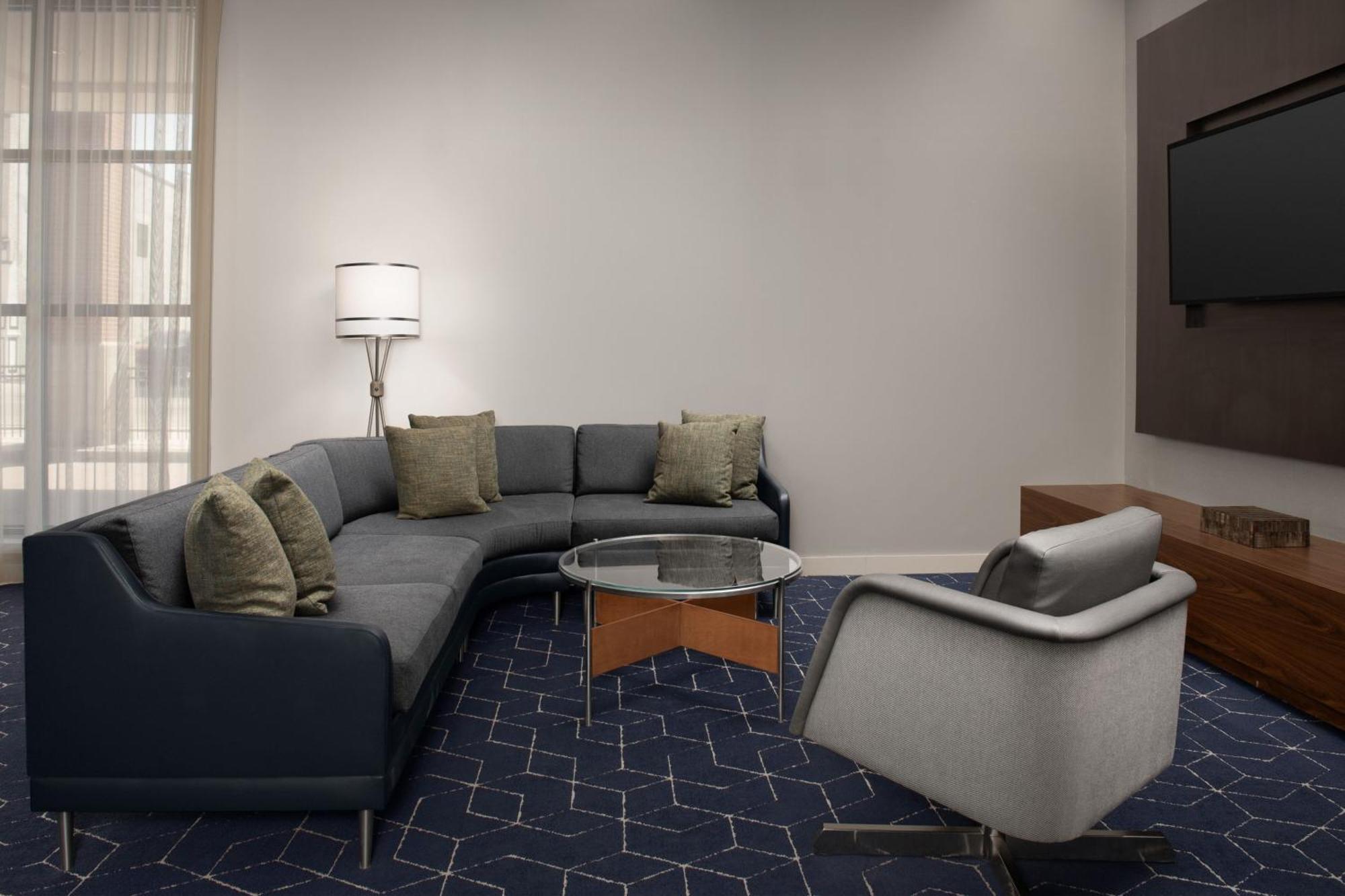 Отель Courtyard By Marriott Syracuse Downtown At Armory Square Экстерьер фото