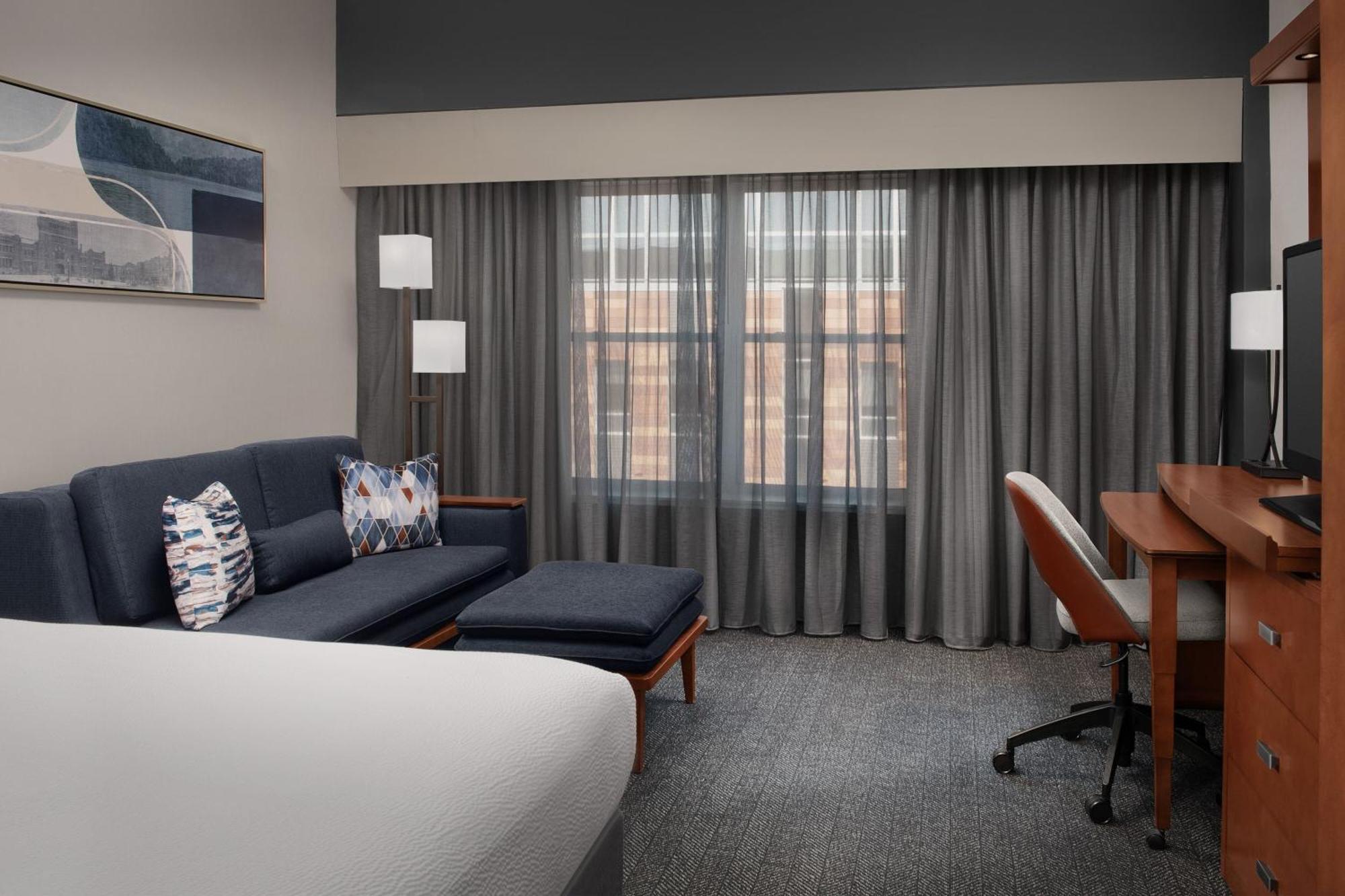 Отель Courtyard By Marriott Syracuse Downtown At Armory Square Экстерьер фото