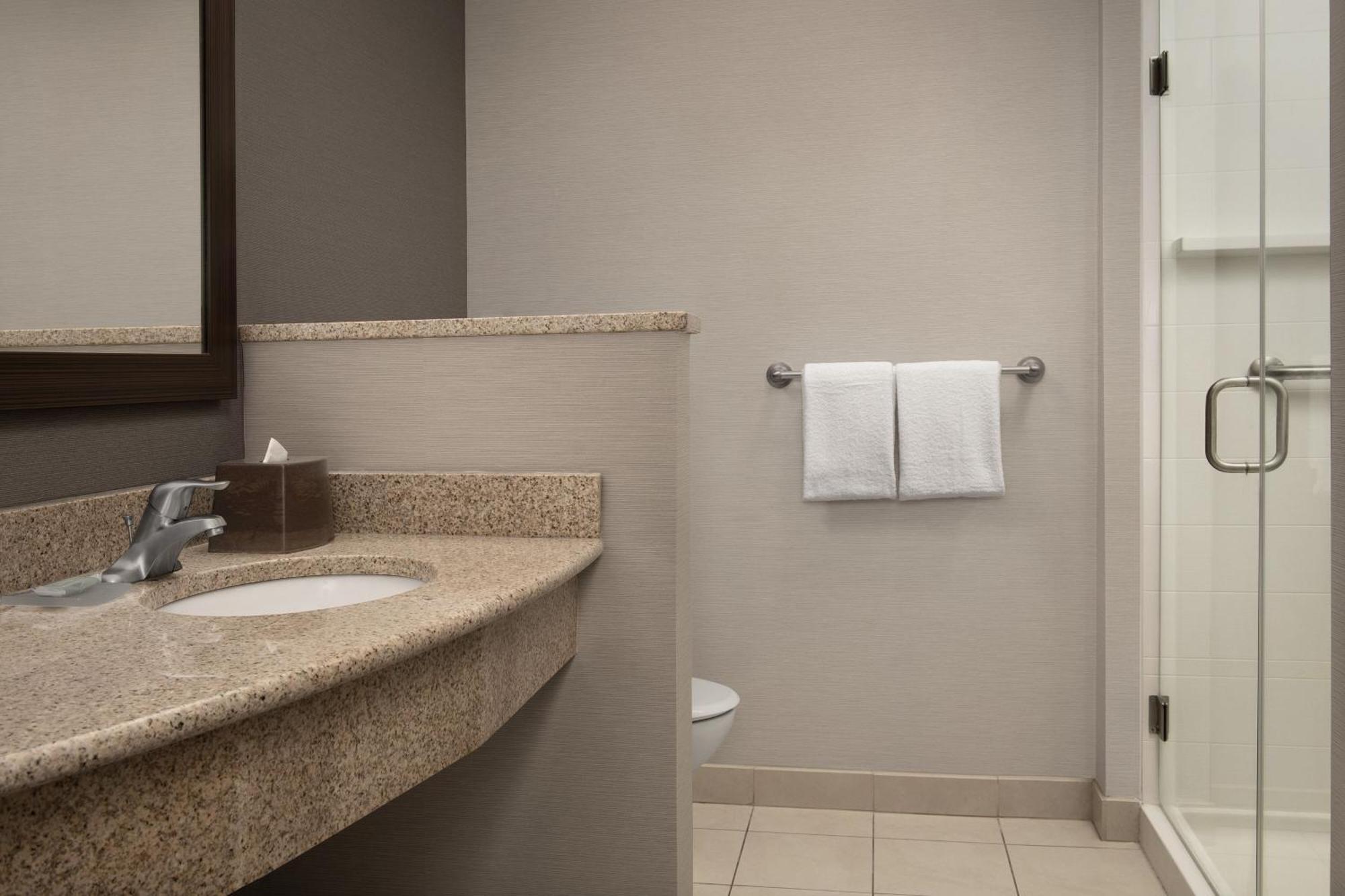 Отель Courtyard By Marriott Syracuse Downtown At Armory Square Экстерьер фото