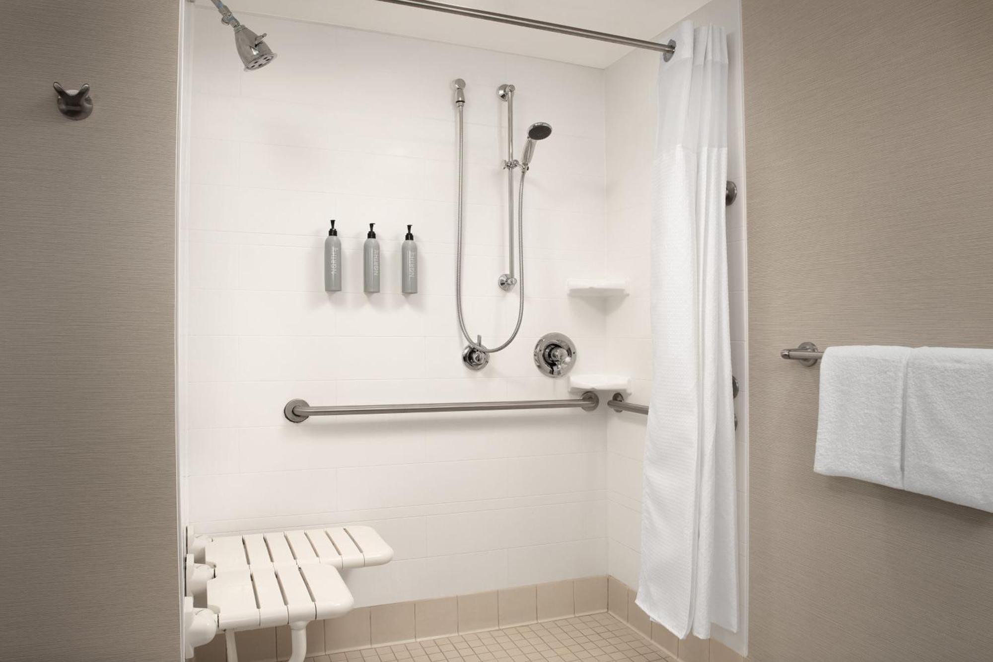 Отель Courtyard By Marriott Syracuse Downtown At Armory Square Экстерьер фото